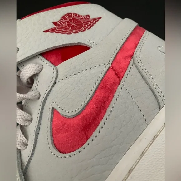 Nike Air Jordan 1 High Zoom Comfort 2 Valentine’s Day RARE Gorgeous Velvet Shoes - Picture 5 of 16